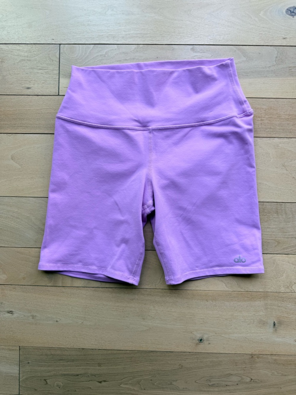 Alo 7” airbrush Lavender High-Waist Bike Shorts